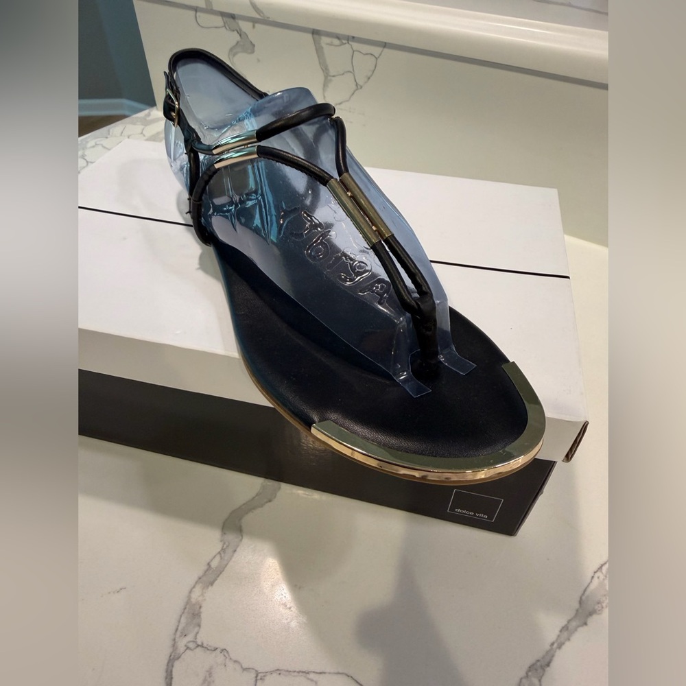 BRAND NEW Dolce Vita Marly Flat Sandals in BLACK, Women’s SIZE 9 - Picture 3 of 10